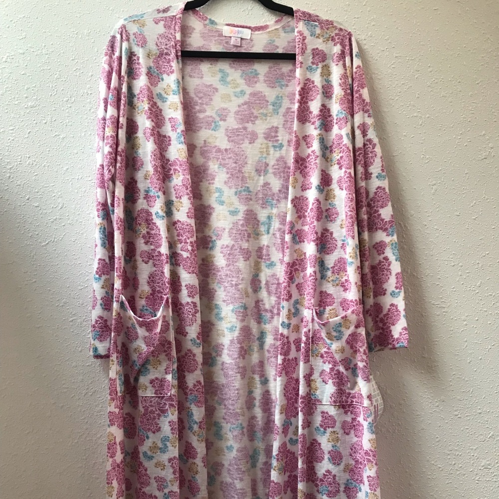 Size Medium LuLaRoe Sarah Cardigan